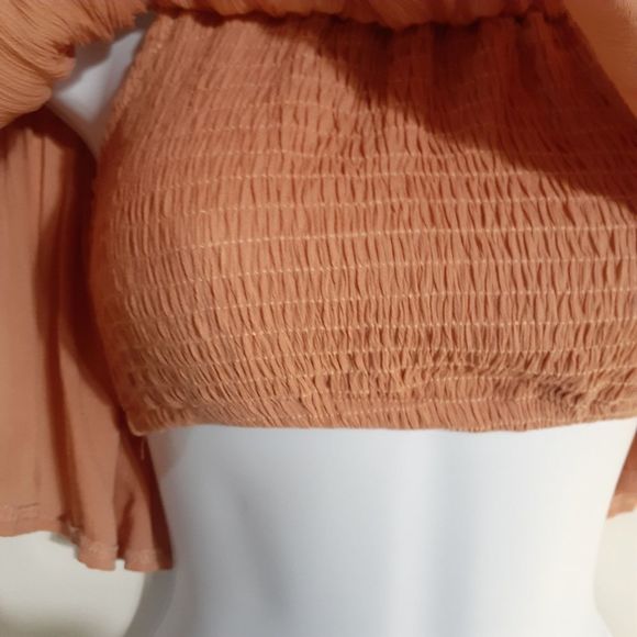 LF Smocked Flowy Crepe Off-Shoulder Boho Crop Top Small Melon NWT - Picture 4 of 7